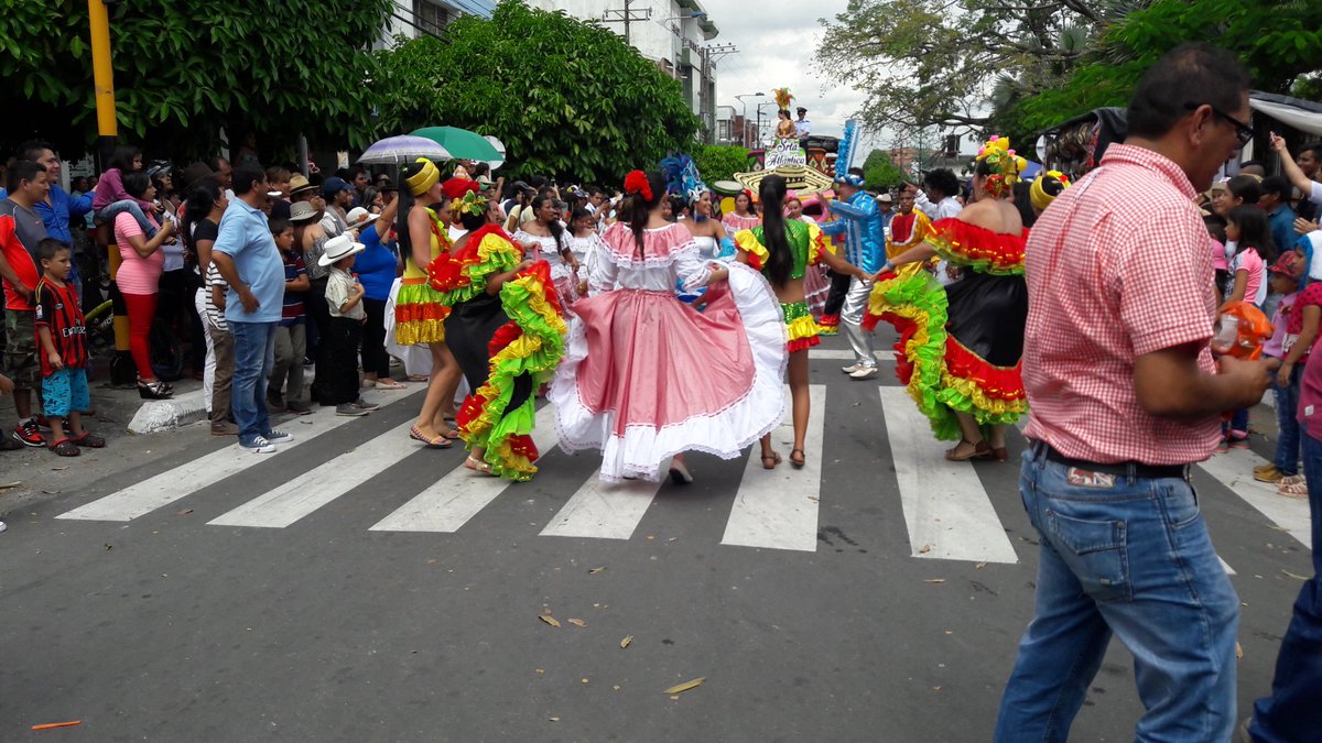 tvboyacasanare's tweet photo. Desfile de carrozas 2016 XXIX Festival y Reinado Nacional del Arroz @renierpachonalc @GobCasanare @alcaldiaaguazul @AsambleaCas @ https://t.co/VGL5A4MHUA