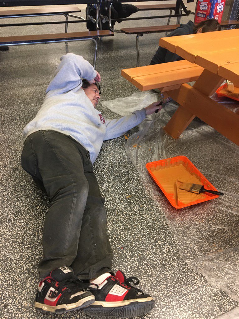 mryscott's tweet photo. Having fun at our community service project!!!  @TimWaites https://t.co/JxCjbuomxf