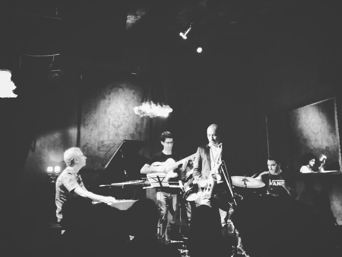 este_sehinkman's tweet photo. Ayer en @ClubThelonious con @ChinoPiazza @LucioBalduini Matías Méndez y Carlitos Michelini https://t.co/mO4XRvBGYr