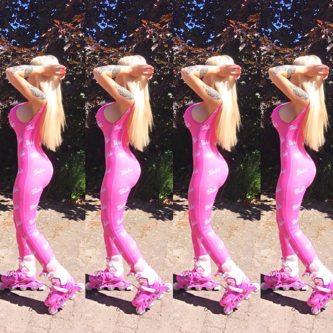 We all need a bimbo parade once in a while ? https://t.co/ZXydAwyAnc