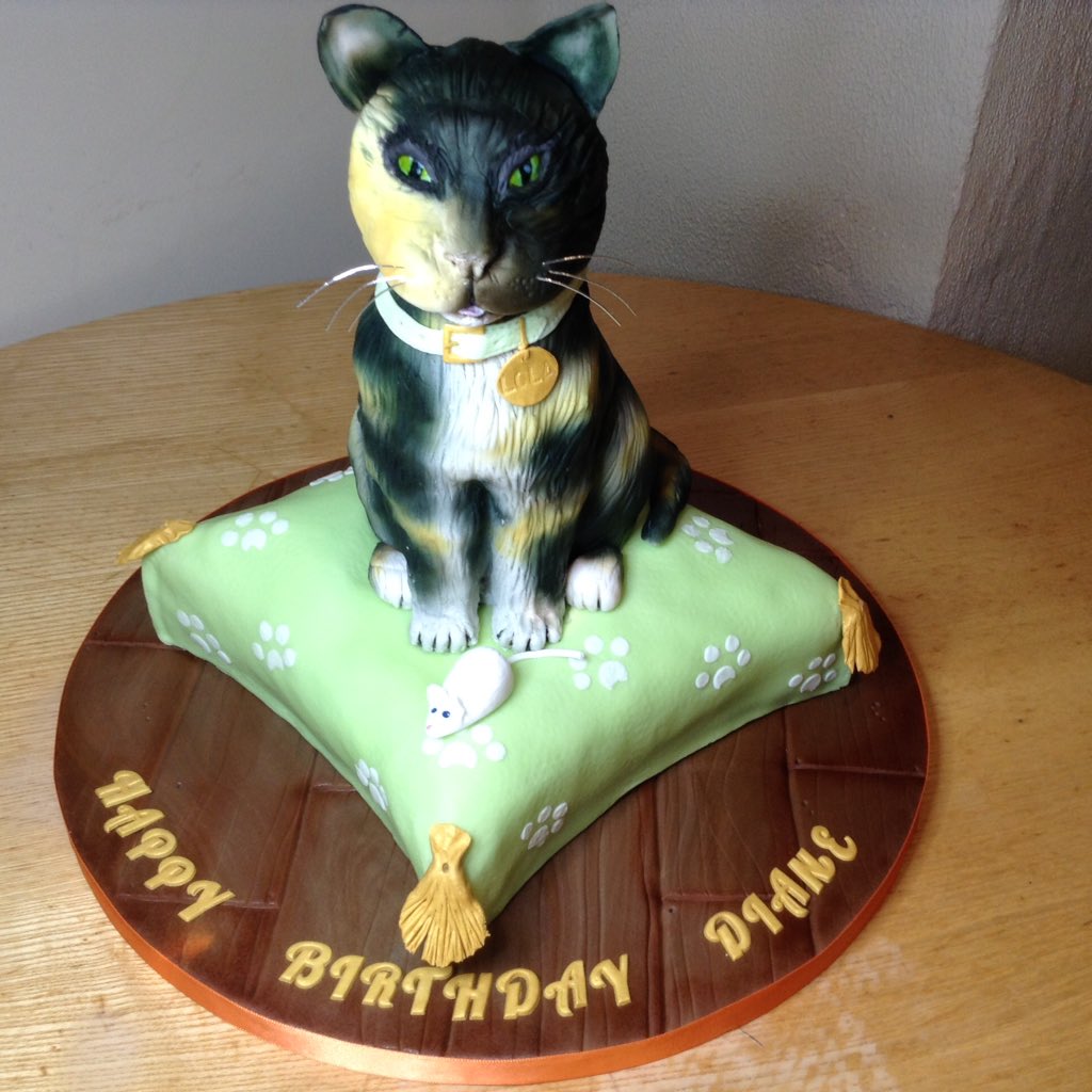 juliamail55's tweet photo. Lola the cat cake@#special cakes https://t.co/QwoTyztqal