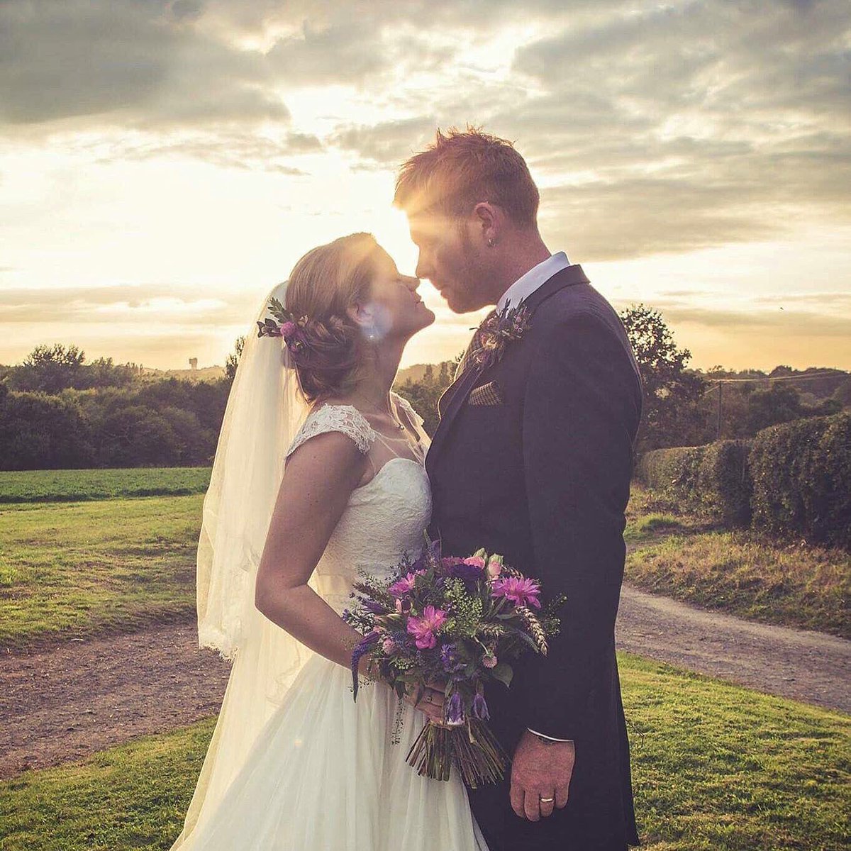 BellefieldsFarm's tweet photo. Are you heading into 2017 newly engaged &amp; looking for an unforgettable venue? 💍 We may just be your perfect match 🌳💕 https://t.co/EuLIkDwZ9O