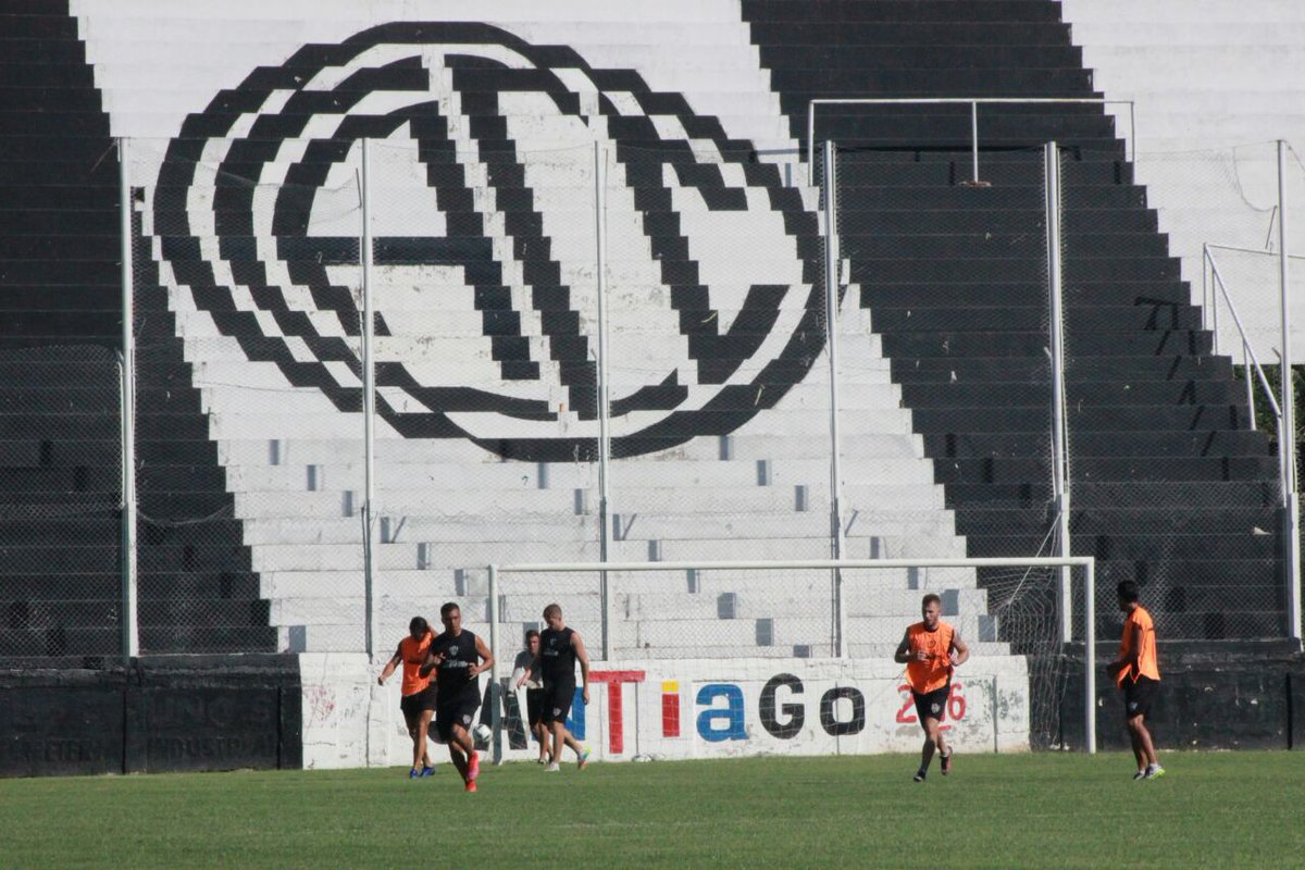 DeportesNDW's tweet photo. "Ver tu compañero que tiene ganas que cada entrenamiento se exija al máximo eso contagia mucho" #Coll a @DeportesNDW https://t.co/a8NJr9Wkun