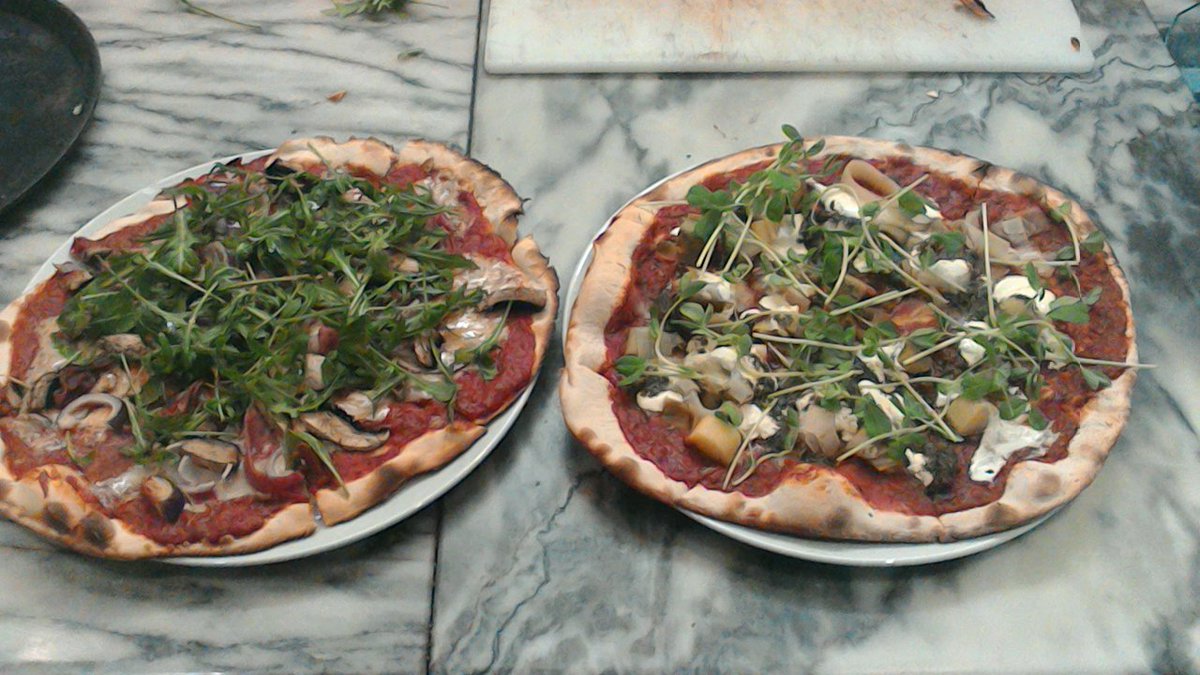 Still time to grab a table #grabapizza #dontmissout