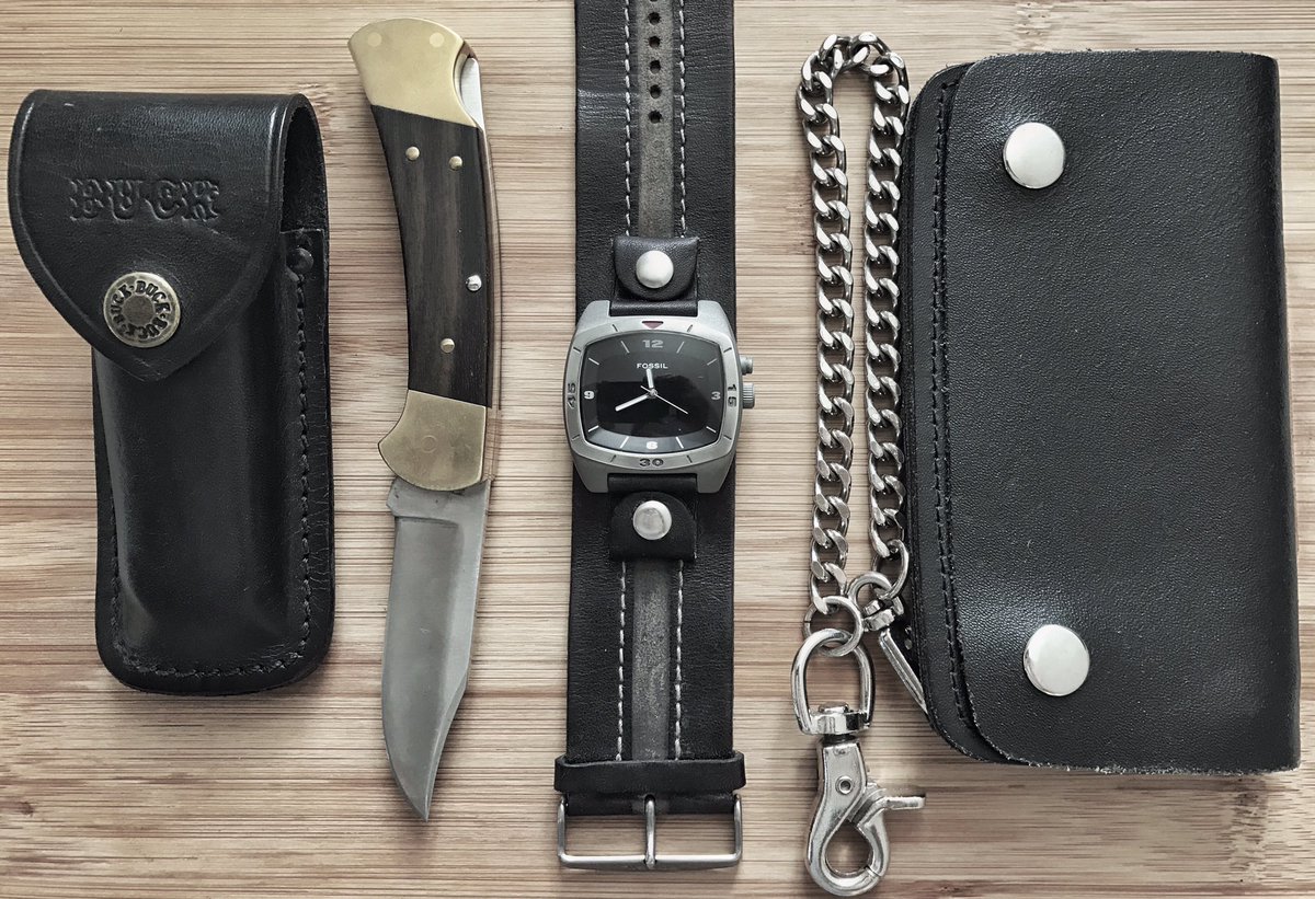 ExpeditionTrade's tweet photo. Old school #everydaycarry with a classic #buck112 & #fossilwatch https://t.co/pYy4Mj9sVO