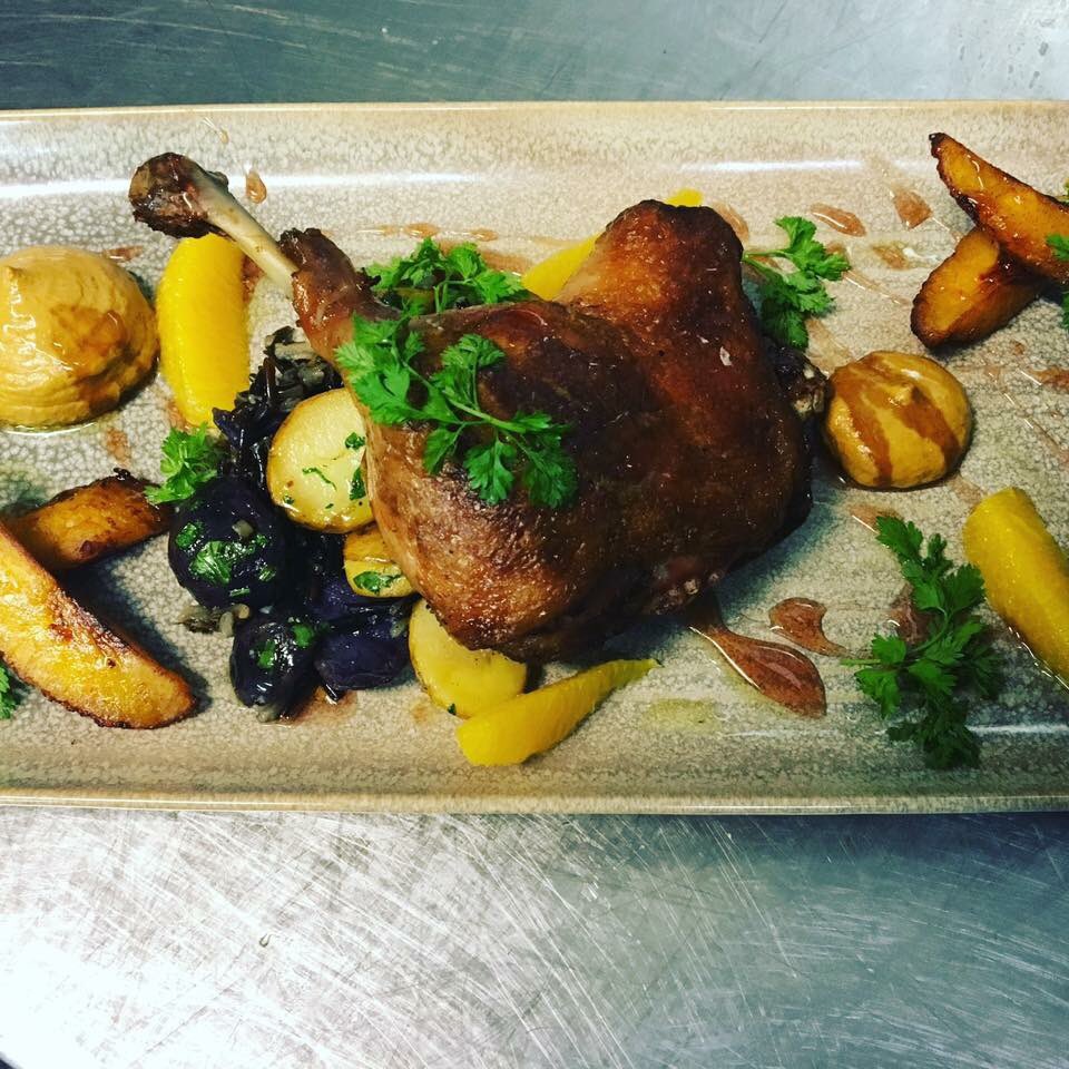 mezcalitobarsf's tweet photo. Chef Matt D'Ambrosi's 🍽 tonight: Crispy #DuckConfit #pomegranate #mezcal #gastrique #pepitamole #orangesegments #friedplantains #wildrice https://t.co/3SouOLP5sZ