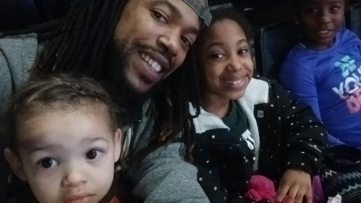 TJChappel1's tweet photo. About to enjoy some #arenacross with my babies... #howispendmyweekends #smooove https://t.co/lqewpE7xLr