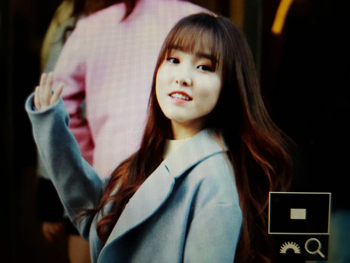 GFRDindonesia's tweet photo. [PREVIEW] 170115 #GFRIEND #YUJU KBS Lunar New Year Special 'Girl Group War: Family Honor' Recording ©Charming_Sinb https://t.co/hSh2BX5xkd
