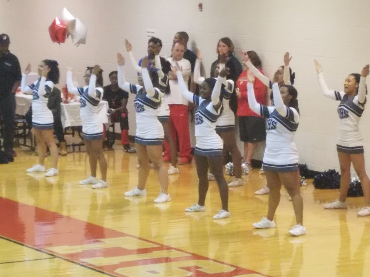 nhsAALR's tweet photo. Cheering on Lady Blue!! https://t.co/ePtmVvyPSs