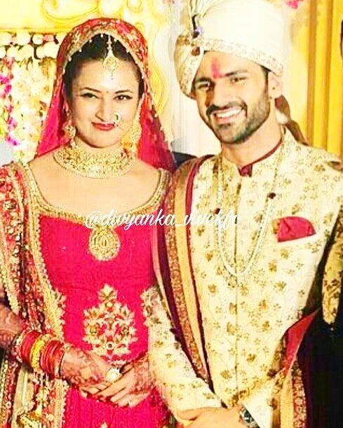 ulfaa19's tweet photo. Happy engagement anniversary divek 💗💗💗 lots of love 💋 @Divyanka_T @vivekdahiya08 https://t.co/zO5473Pbpj