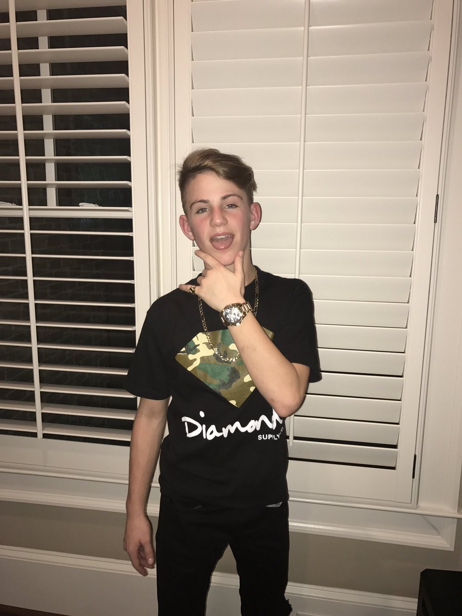 MattyBRaps's tweet photo. Saturday night live! https://t.co/hgJ4YjsT0k