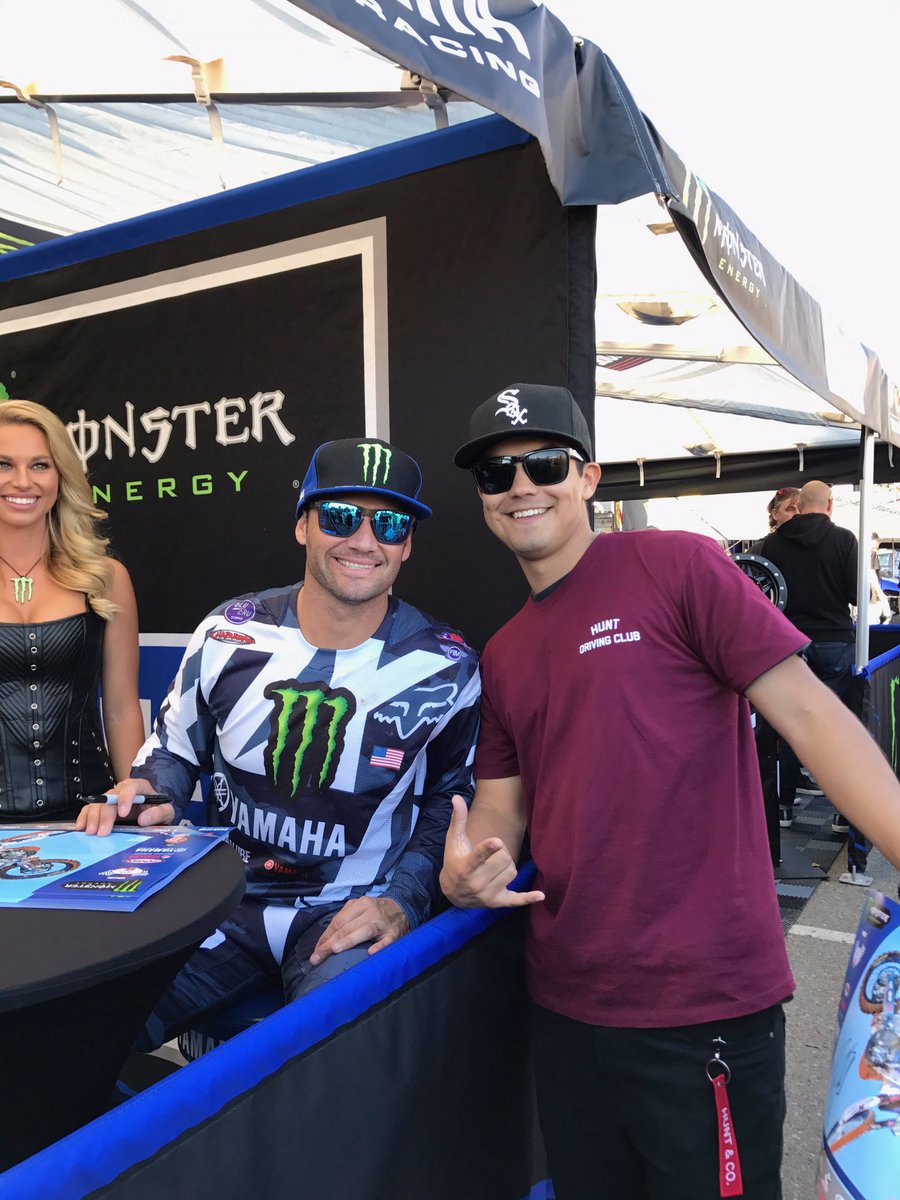 ChaconAP_13's tweet photo. So stoked to finally meet my idol after 12 years of waiting!! #TeamTwoTwo and sporting my #HuntAndCo 😈🤘🏼 https://t.co/iuzP3rT5By