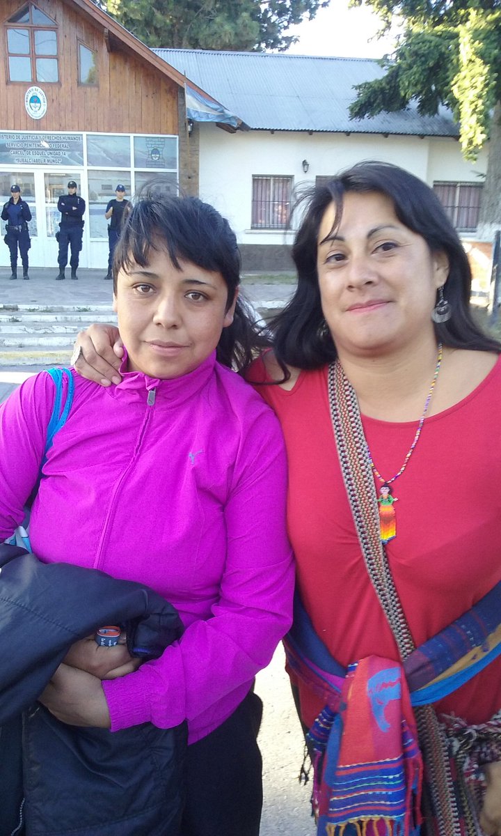 Junto a hermanas del Lof Cushamen