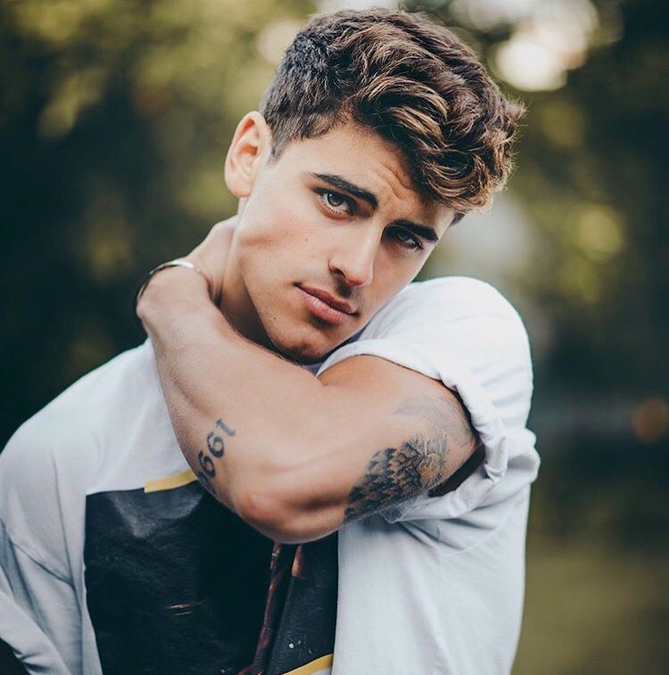 tbhmash's tweet photo. gilinsky. you can't post pictures like this and think it's okay. i'm having breathings problems. https://t.co/LrrmsChDQz
