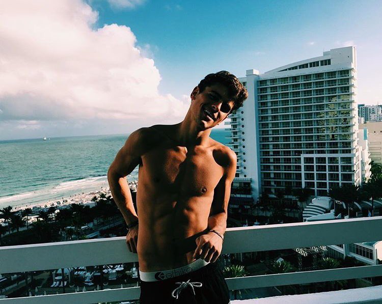 tbhmash's tweet photo. gilinsky. you can't post pictures like this and think it's okay. i'm having breathings problems. https://t.co/LrrmsChDQz