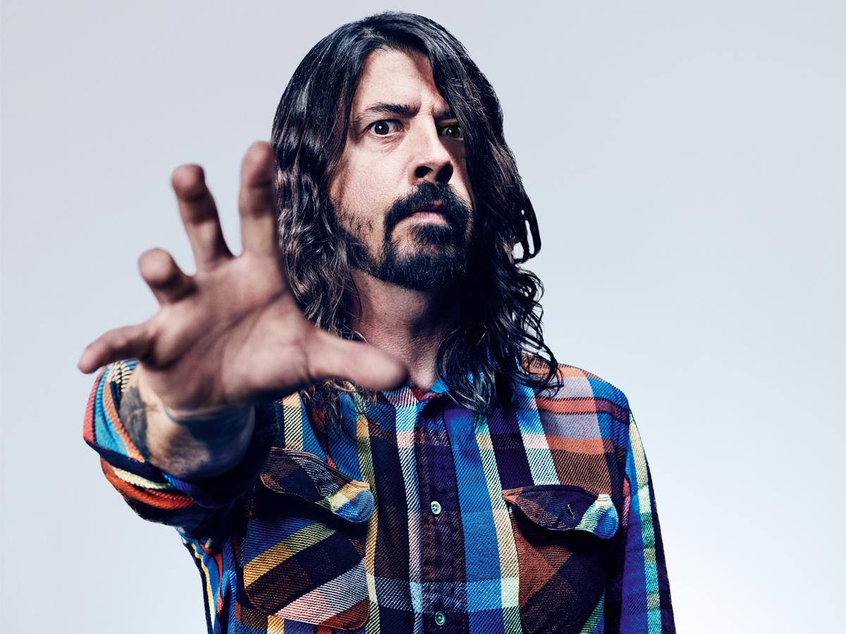  wishes Dave Grohl a very happy birthday! Many more years to rock on! 