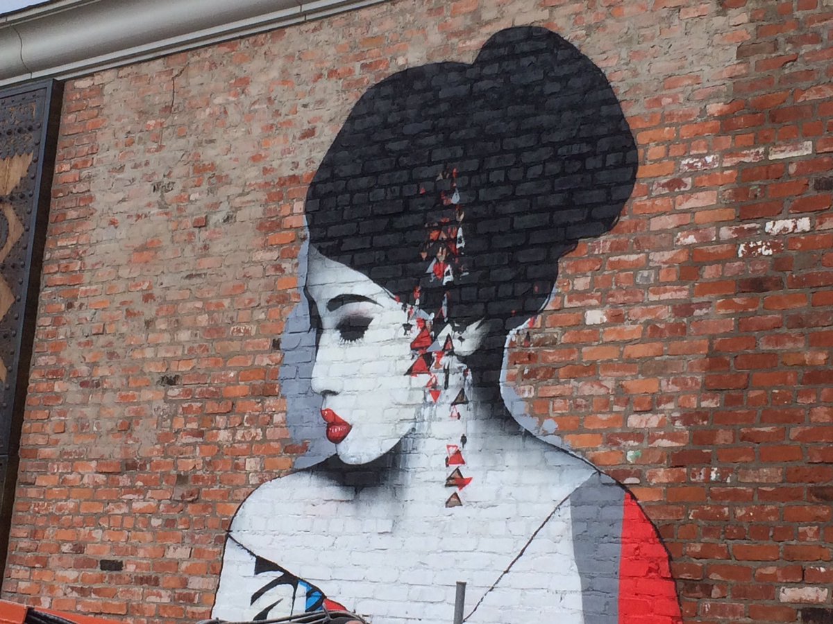 SuzanCrowley1's tweet photo. #LAMural #Geisha 🖖🏼 https://t.co/TklZCDc0VX