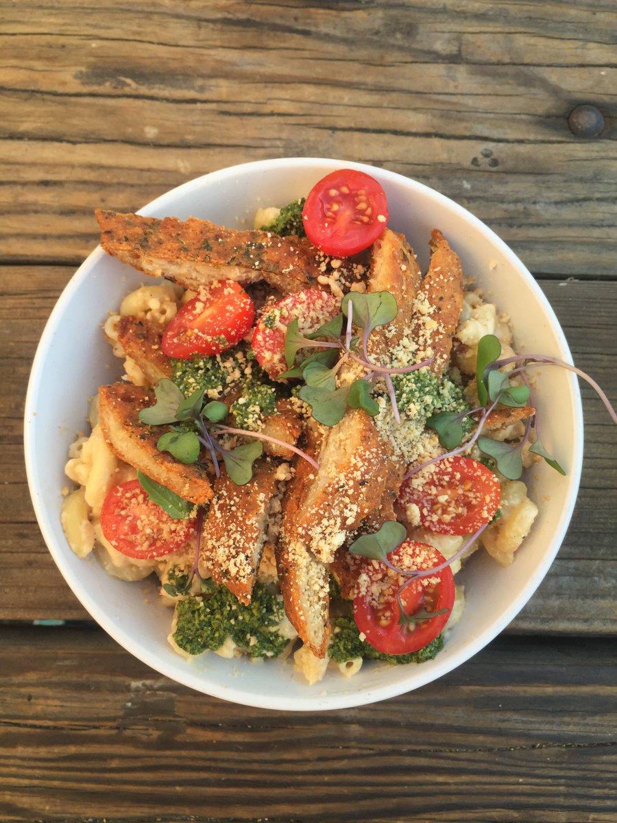 doesithavedairy's tweet photo. .@HellaVeganEats is MAGIC. Bay Area babes, get on it. #hellavegan #veganeats #veganmac #doesthishavedairy https://t.co/JDqt2QYcri