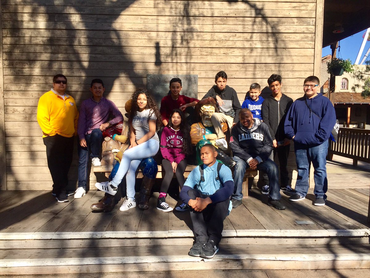 Fun day at Knott's w/77th cadets! <a href="/SgtMooreLAPD/">SgtMoore</a> @12SL10  @12SL15 @12SLO51 @12SLO57 <a href="/gmarilynn77th/">LAPDGutierrezM</a> @12SL03 <a href="/911LAPD/">LAPD Communications Division</a> <a href="/LAPD77thSt/">LAPD - 77th Street</a> <a href="/31723Dixon/">12SL31 Crenshaw Dist</a>