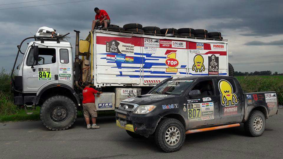 betorodriguezok's tweet photo. #Dakar2017: El piloto paraguayo Thomas Englert y su equipo rumbo a Buenos Aires.
#1120AM
#ARBPy https://t.co/qnzbyoQ6xE