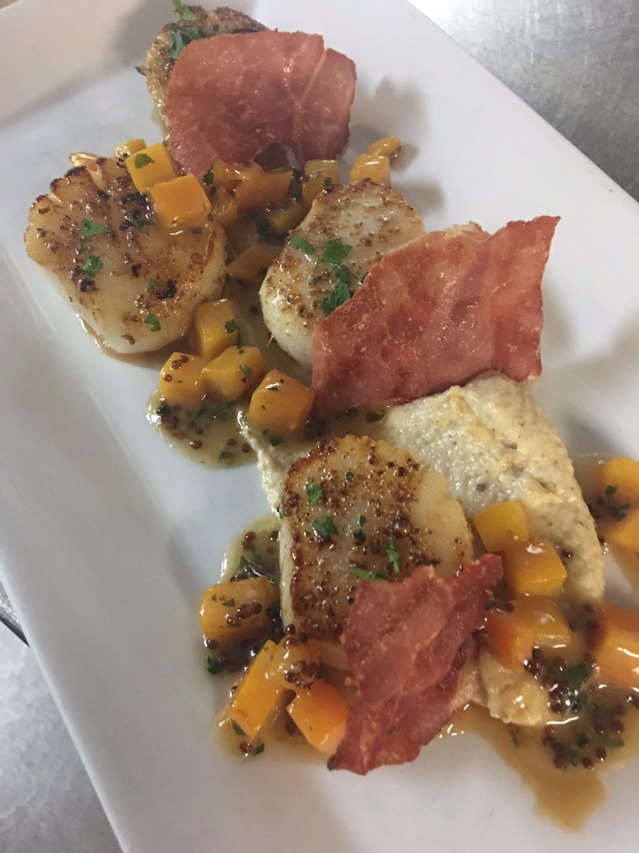 MilnersWS's tweet photo. Coriander seared sea scallops. New on our dinner menu! https://t.co/ypG7JUmBgO