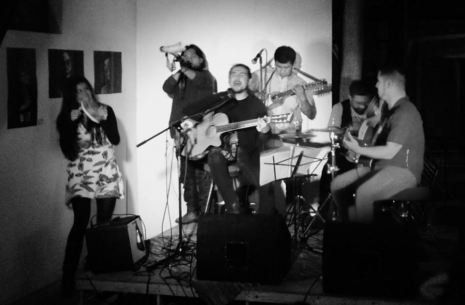 Fué una buena noche en el Centro Cultural La <a href="/laideacultural/">Espacio Comunitario La Idea</a> , llena de amigos que quisieron compartir un momento de música.
Nos vemos