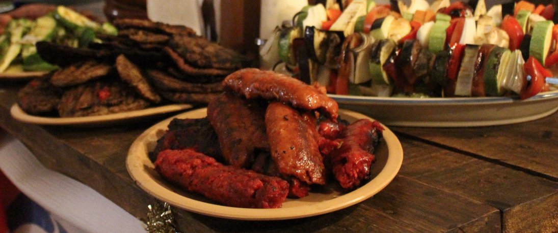 kabehcancun's tweet photo. It's a #saturdaynight @kabehcancun ... #bbq #Cancun #partytime https://t.co/D6UU5NYRWL