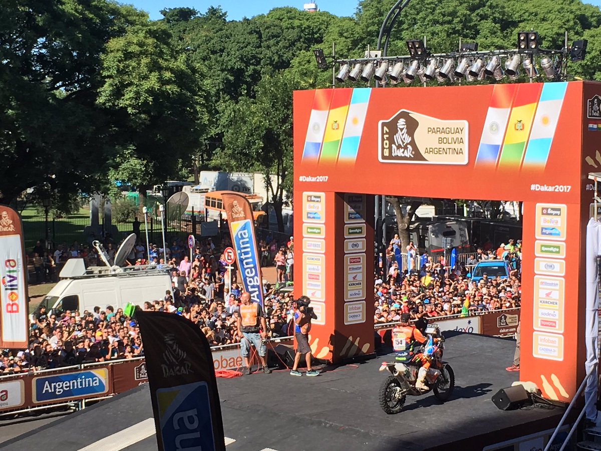 as_jarrige's tweet photo. En direct du podium à l'arrivée du Dakar #Dakar2017 #BFGoodrich https://t.co/JjskBM0oH2