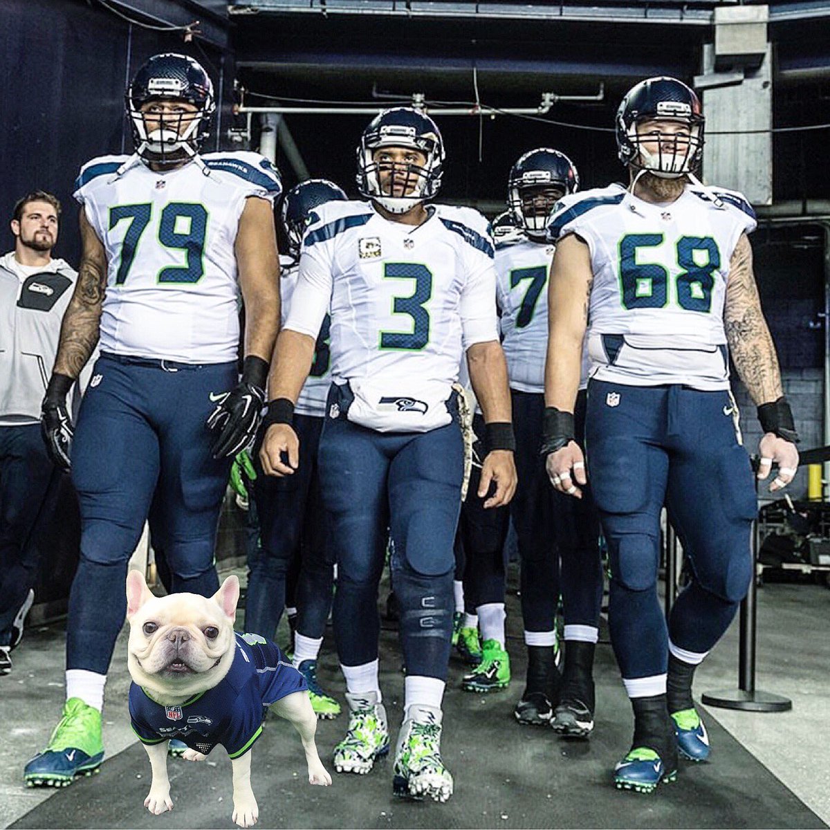barkleysc's tweet photo. "I'm ready guys! Just let me put on my shoes." #GoHawks #NFLPlayoffs #12dog #seavsatl https://t.co/TwcNbmjD8k