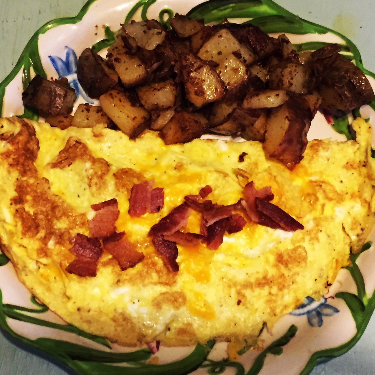 measterson's tweet photo. Brunch: French Omelette with pan fried potatoes. 
#bacon #pork #eggs #cheese # potatoes #brunch #delicious #homemade #kidfood #momlife https://t.co/cB2n4rACr6