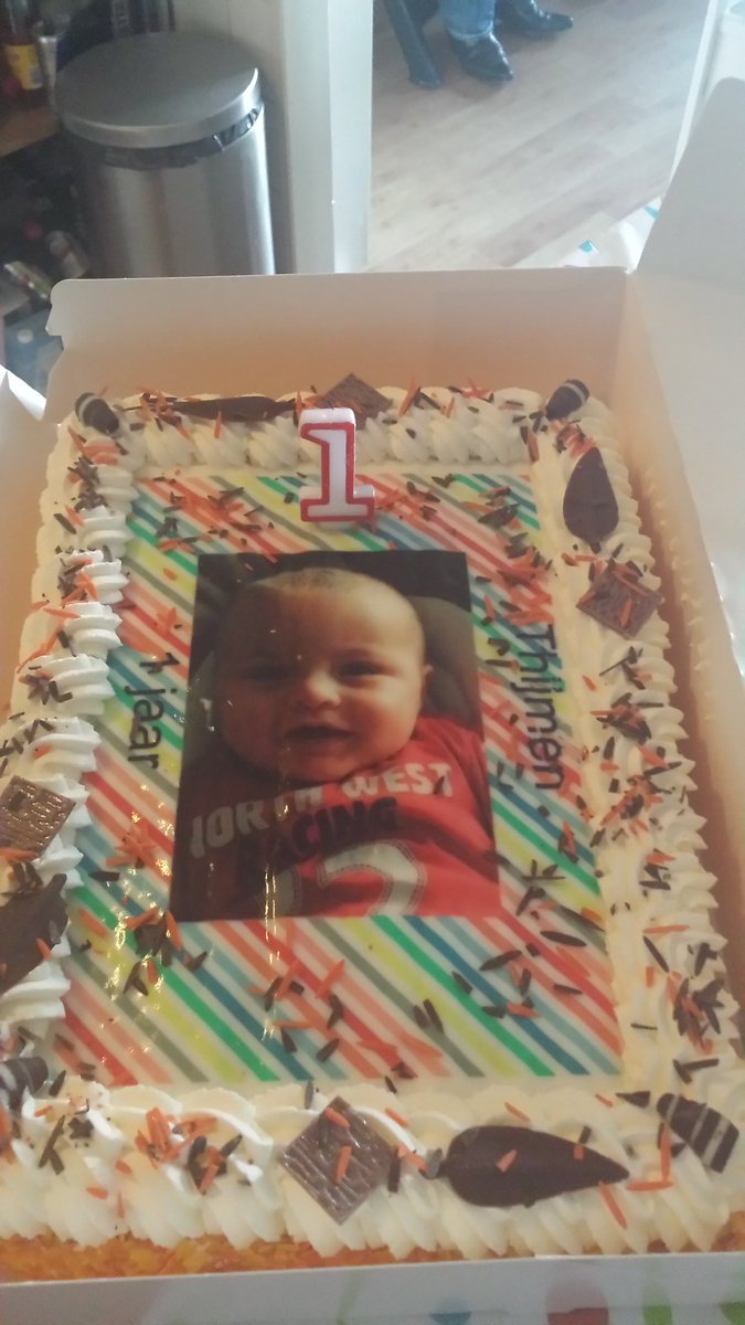 snappeke's tweet photo. Vandaag feestje voor me kleine man gegeven. Was een geslaagde middag😆 https://t.co/sSnK49MFAR