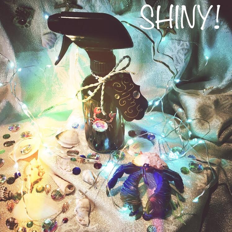 pixieoils's tweet image. The bright aroma of Lemon, the sensual romance of Ylang Ylang, and the bold refreshing scent of Tea Tree will have you dazzling.