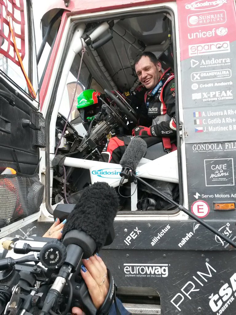 LaDeportivaPy's tweet photo. #Dakar2017: Sin limites.
@FunIsidreEsteve, @albertllovera y @PhilippeCROIZON vencieron al Dakar 2017.
#1120AM
#ARBPy https://t.co/FEszlJaHZJ