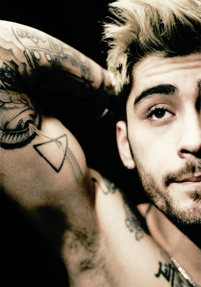 WhatsNewInMusic's tweet photo. RT para votar! Cite/comente usando as hashtags e RT nos comentários! 💥 #Pillowtalk #BestMusicVideo #iHeartAwards https://t.co/Dl3pRcqeey