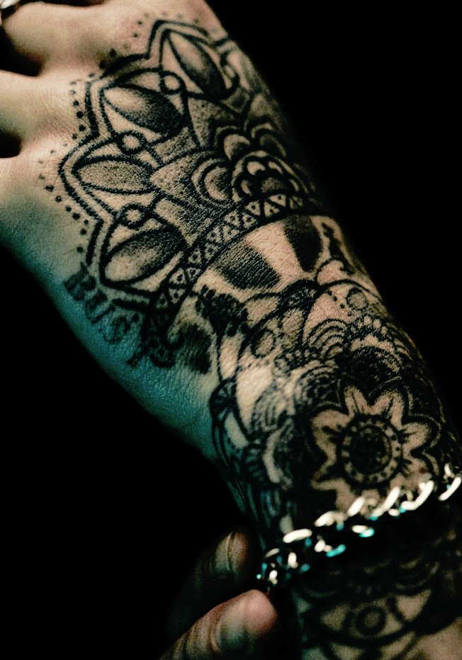 WhatsNewInMusic's tweet photo. RT para votar! Cite/comente usando as hashtags e RT nos comentários! 💥 #Pillowtalk #BestMusicVideo #iHeartAwards https://t.co/Dl3pRcqeey