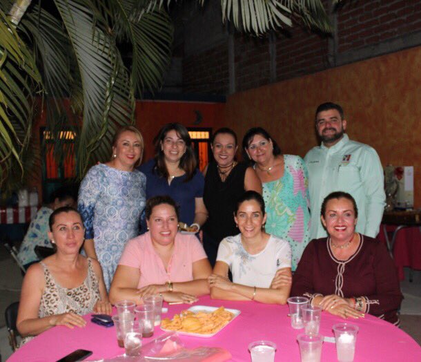 LizetRodriguezS's tweet photo. #Imágenes del cálido y divertido convivio con motivo del #DíaDeReyes con nuestras amig@s del  @onmpriofcol siempre es un gusto coincidir. https://t.co/IjUlJRNIOd