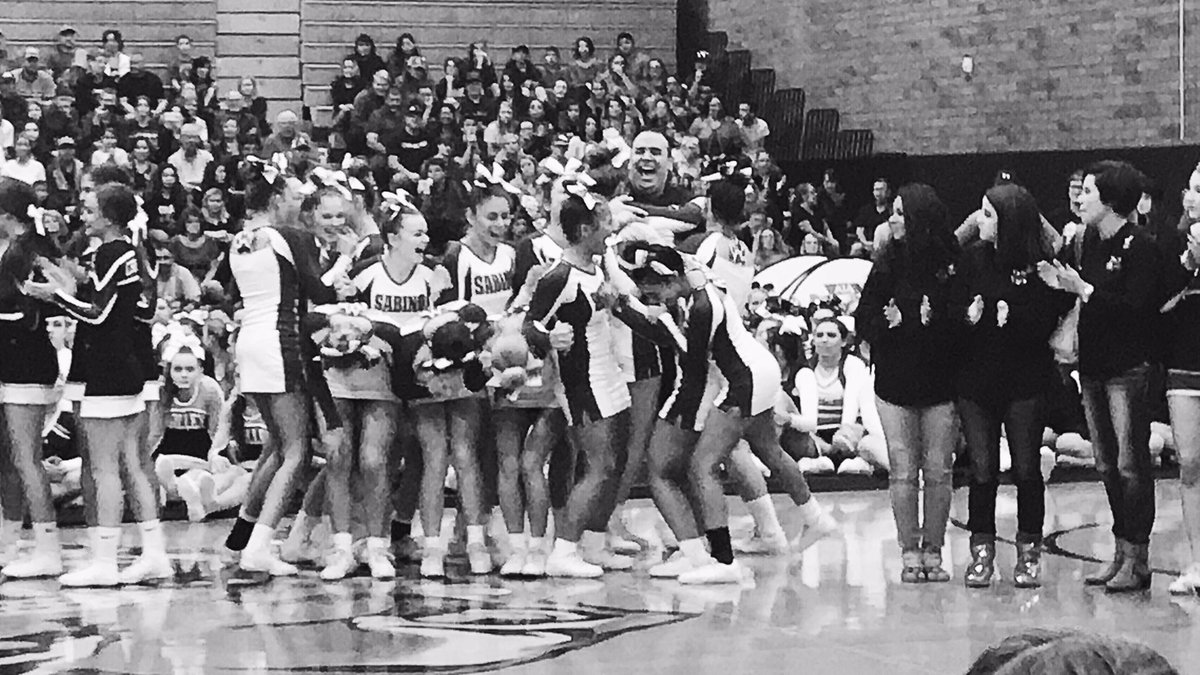 elizabethwest0's tweet photo. Amazing job to my girlsππ #bhth #statechamps https://t.co/i2ugW0QfBq