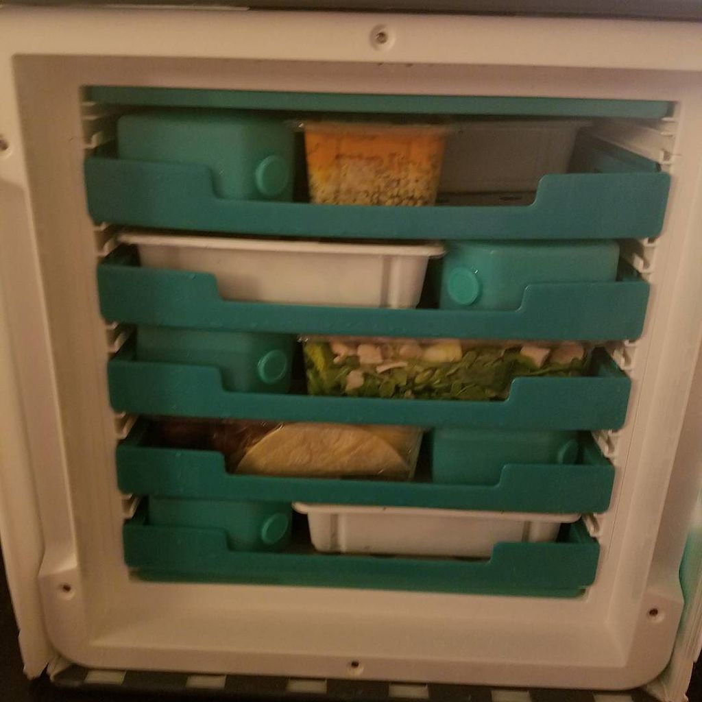 Seattlejo's tweet photo. What to my wondering eyes should appear? #wwfreshbox #wwfresh #ww #weightwatchers #almostd… https://t.co/GqkBCVvEsG https://t.co/SE4PJypIvv