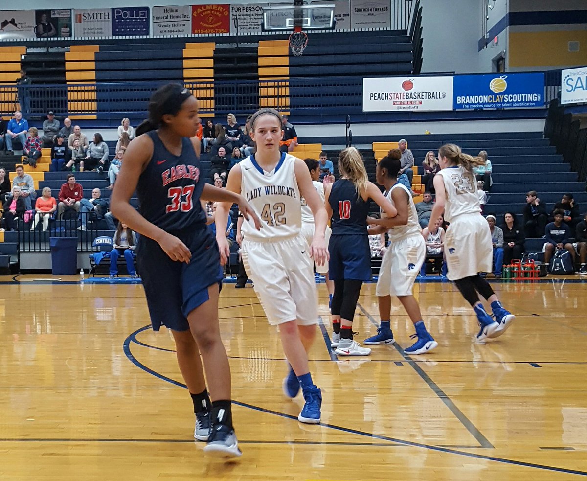 GlennWHunter's tweet image. In a defensive battle, @baladyeagles outlasts @WCSports16_17 43-37 at the Wilson County Showcase. @SydniHarvey3 is game MVP #MoPattonSports