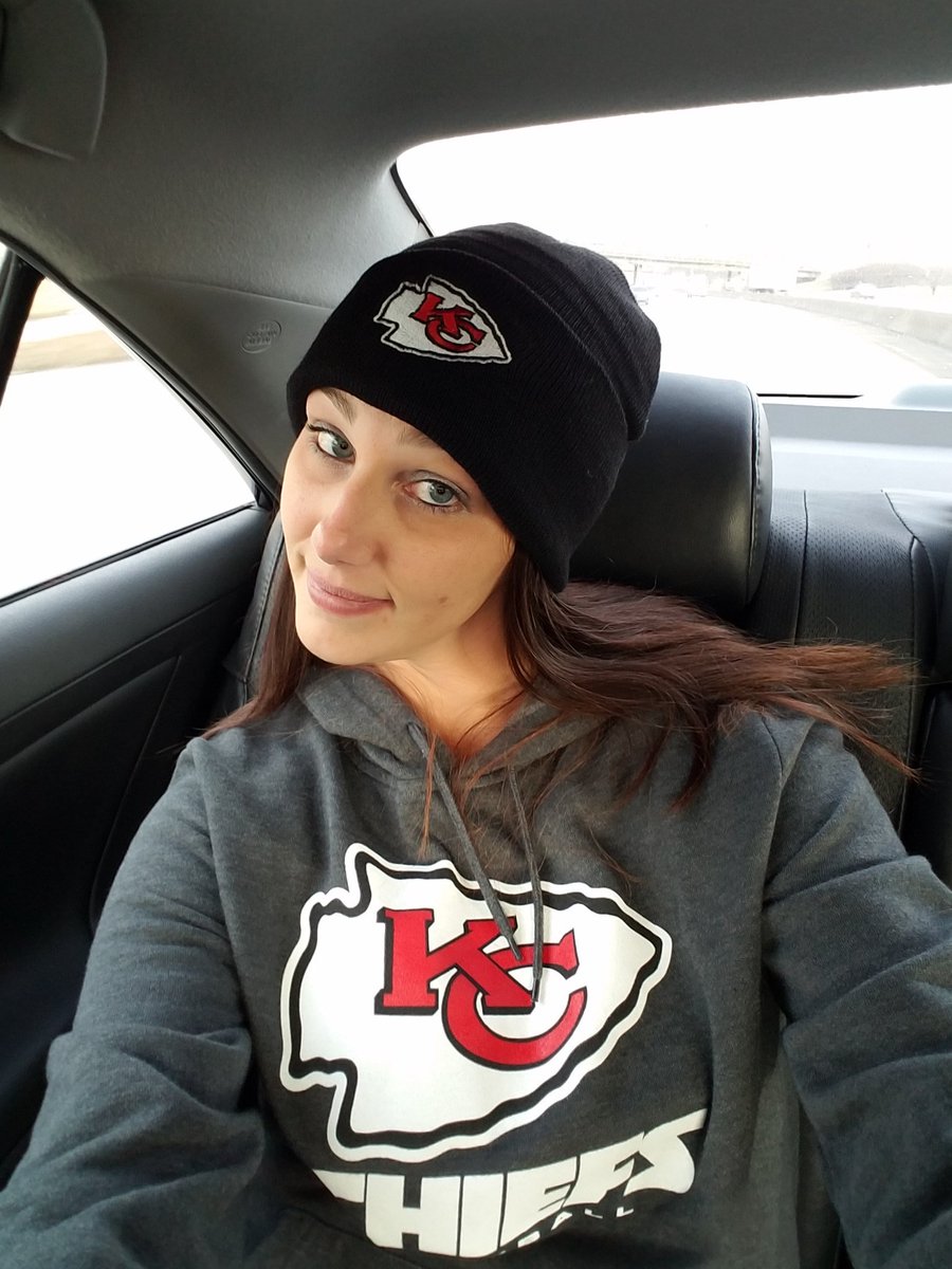 Mrs_DevilDog's tweet photo. Your KC girl is home! #dreamcometrue #chiefskingdom #howboutthemchiefs https://t.co/NUQproxLje