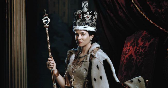 topito_com's tweet photo. Top 8 des raisons de mater The Crown, la série Netflix sur la reine Élisabeth II https://t.co/uxazf7B1sS https://t.co/zZXcbowZIK