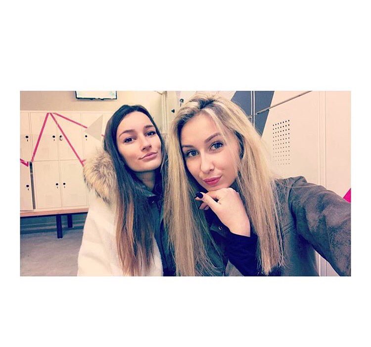 chloepierrard3's tweet photo. #nw bannière #mnbabe💗👩❤️👩 @leaafrn https://t.co/z6y75twOcD