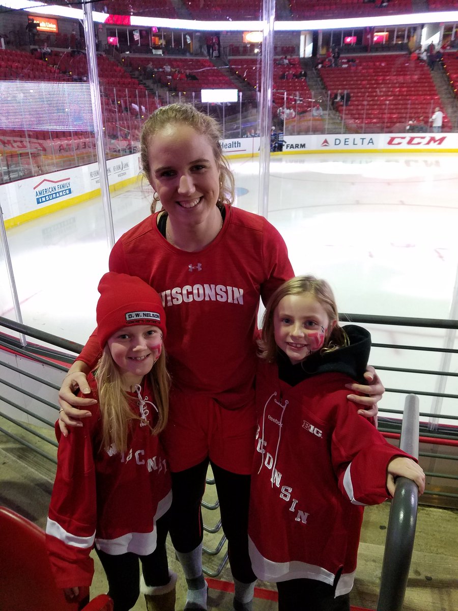 How awesome, a pre game pic with @adesbiens30 good luck today! #Badgers #FillTheBowl