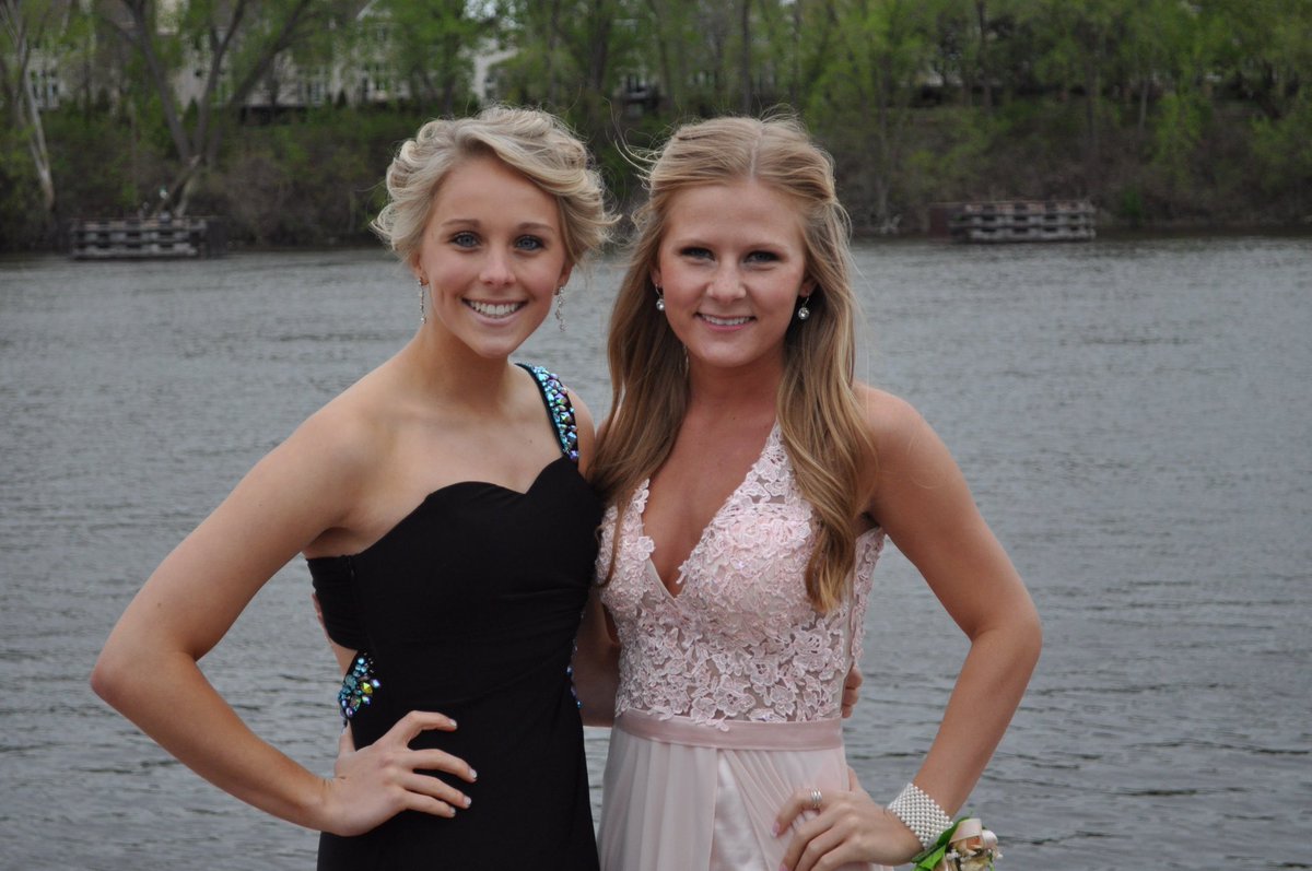 taylor_guckeen2's tweet photo. Happy birthday Lys! Hope you're day is as great as you are 💘💘 https://t.co/naZGrFH53d