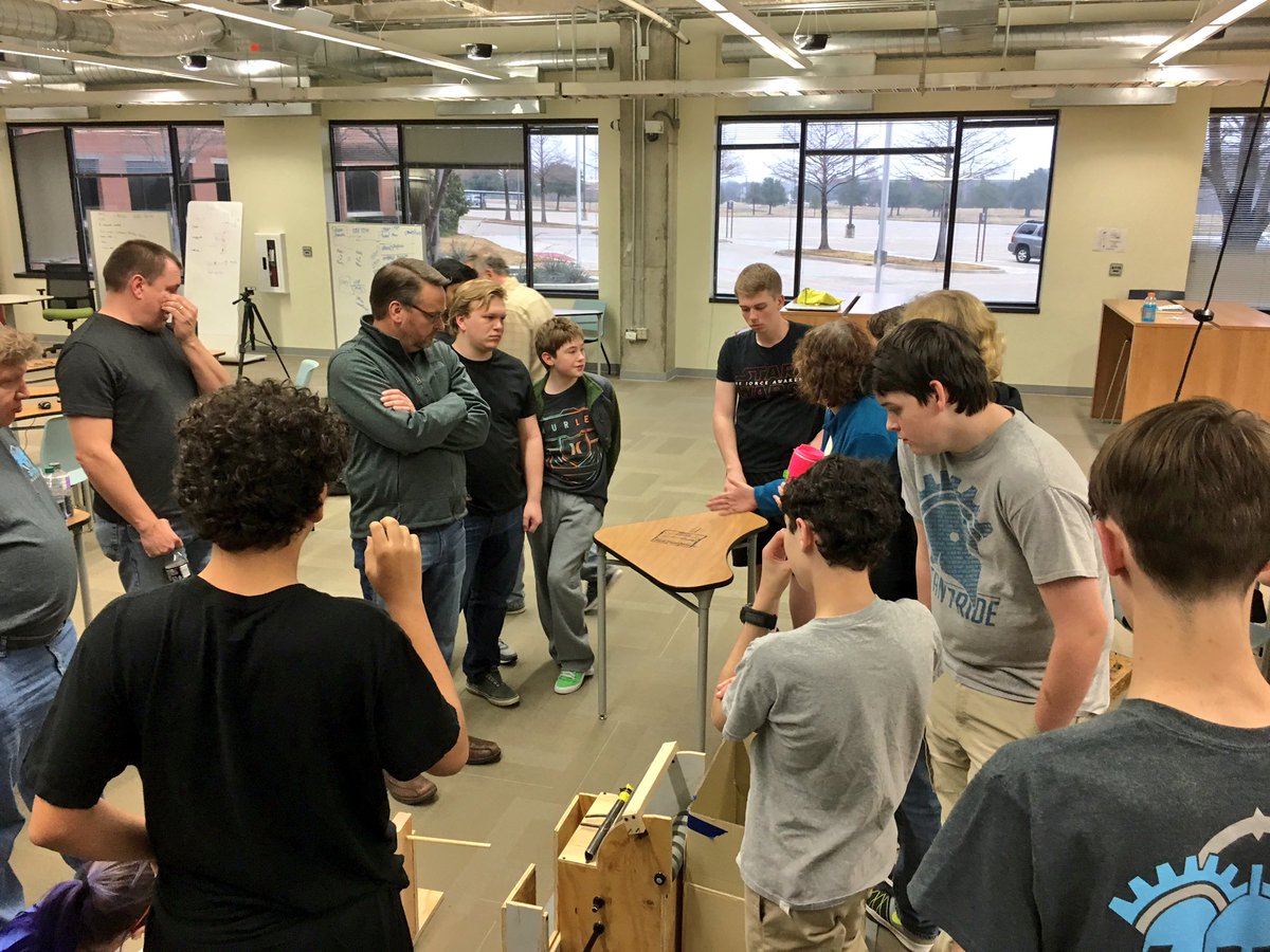 frc5431's tweet image. Our rough draft made out of the final prototypes that chose is in progress! #omgrobots #firstweekdone