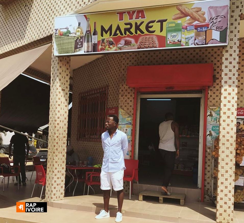 RAP_IVOIRE's tweet photo. Le Rappeur/Buisness-man @tya_vuitton ouvre un SUPER MARCHE  : TYA MARKET
>> https://t.co/bQbJcSNUP4
#rapivoire https://t.co/okBpNQ1XiW