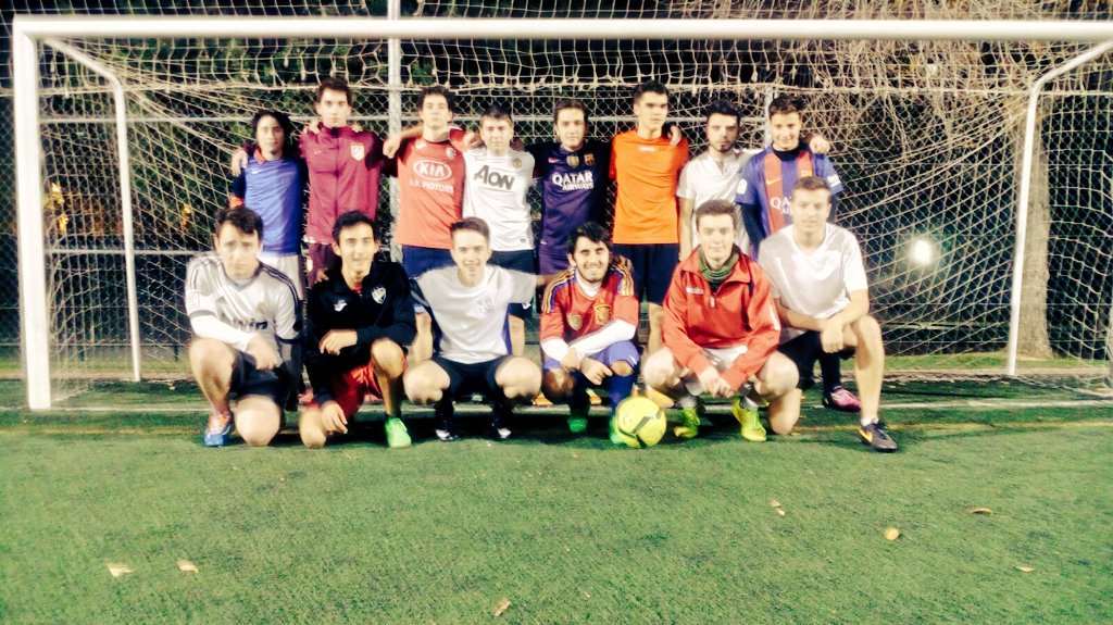 ClubBalandrau's tweet photo. Gran entrenament de l'equip Juvenil amb @ClubNargo! Un vespre d'equip, d'objectius i d'estratègia per encarar el 2017. #BaccalaureateProgram https://t.co/xxie75W3WV