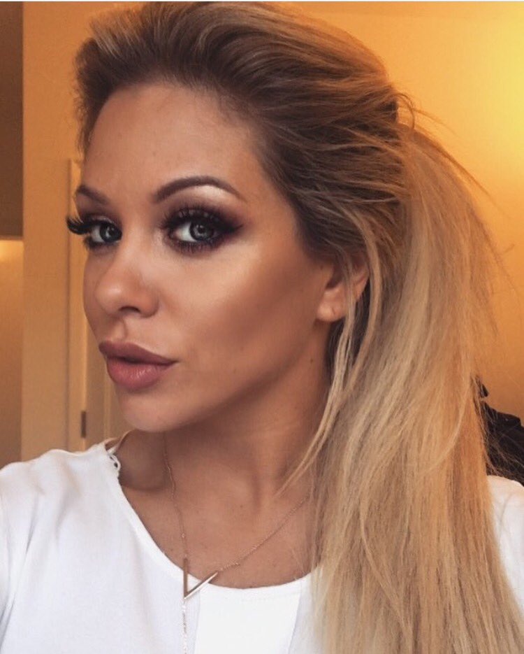 DannyHawleyxx's tweet photo. I ❤️ @BiancaGascoigne, she's gorgeous 😍 #CBBBianca @bbuk @BiancaGascoigne https://t.co/aY1z36hlmS