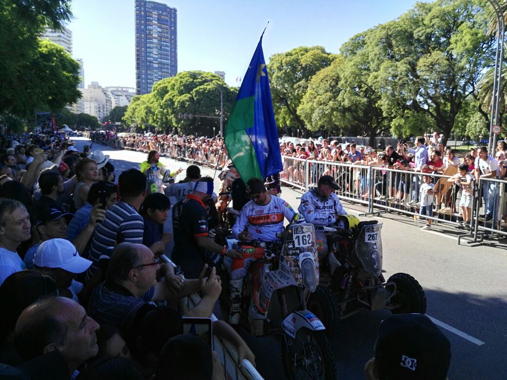 betorodriguezok's tweet photo. #Dakar2017: De a poco los pilotos van llegando a la rampa de llegada en la ciudad de Buenos Aires.
#1120AM
#ARBPy https://t.co/J3QVVXk6Hn