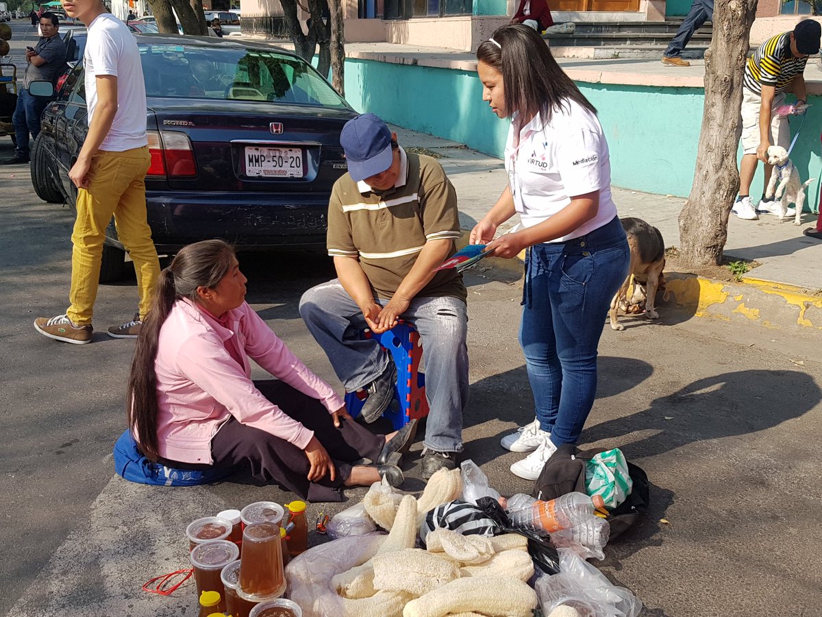 joanmanuelha's tweet photo. Difundiendo los principios básicos de nuestro partido @virtudciudadana @Irak_vargas #DescubreVirtud #DemocratizarlaEconomia https://t.co/emztvLlXBJ